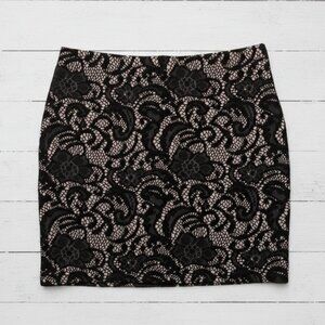 Ann Taylor Black Lace Skirt Size 8 Elastic Waist